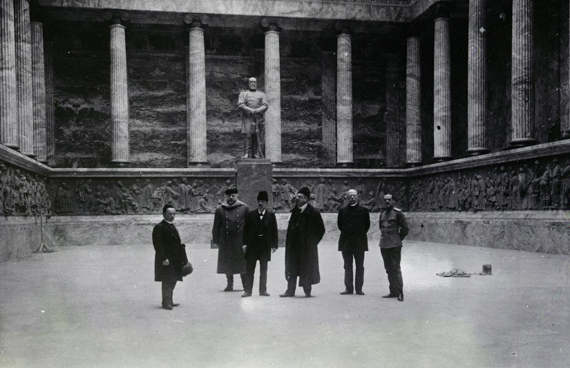 Илл. 12,13. Строительство Памятного зала.1907 г.