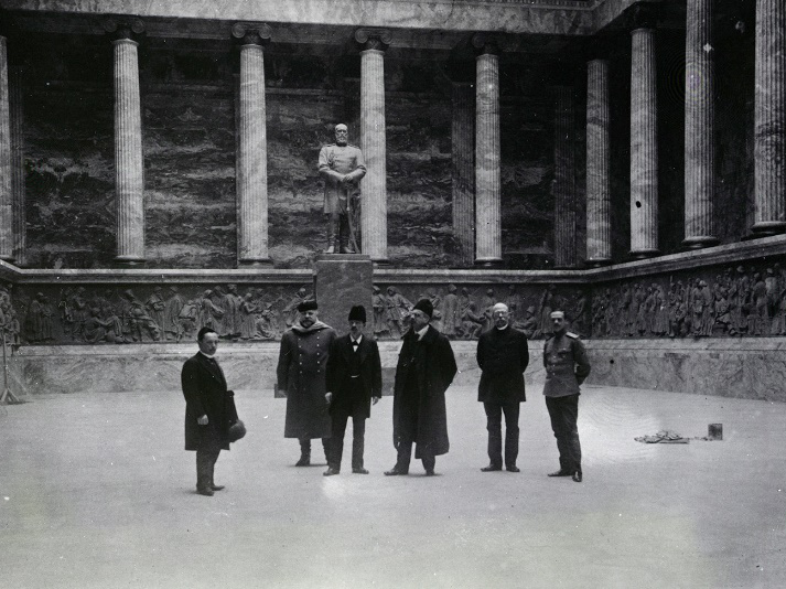 Илл. 12,13. Строительство Памятного зала.1907 г.